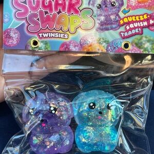 VIRAL Sugar Swap!
Twinsies Plush Squishy Set - Purple & Blue